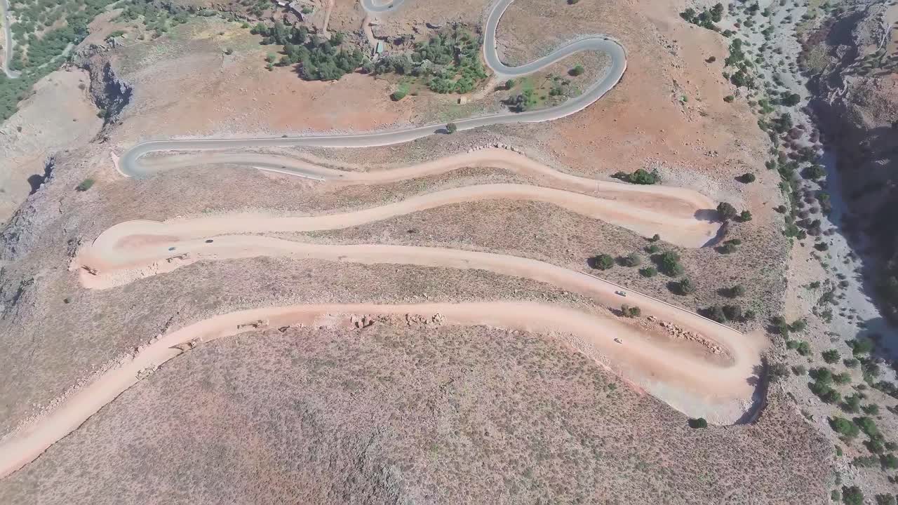 carretera con curvas cerca de la ciudad de hora sfakion en el suroeste de la isla de creta
