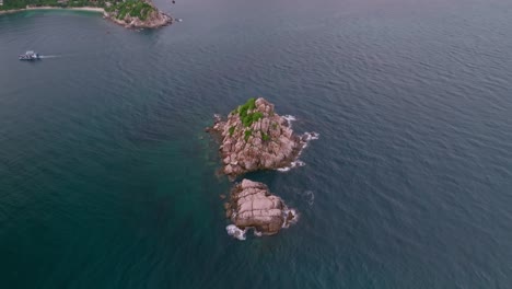 Exclamation-mark-looking-like-island-on-Koh-Tao,-Thailand