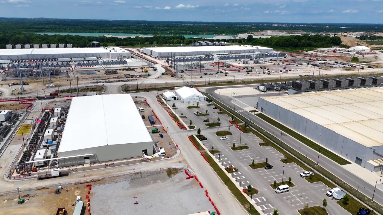 Enorme campus di data center a Columbus, Ohio, con file di data center