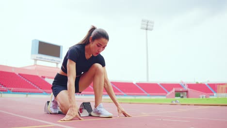 atleta femenina lista para el sprint