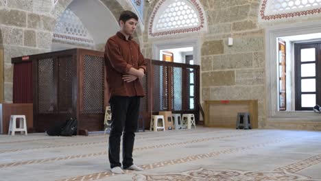 muslim man starting prayer