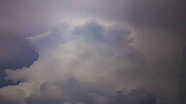 Close-Up Timelapse of Evolving Cloud Formations in the Sky