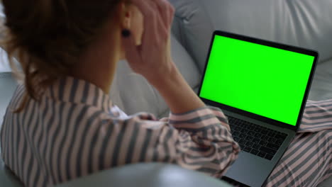 Student-talking-online-chroma-key-laptop-with-family-closeup.-Girl-rest-on-sofa
