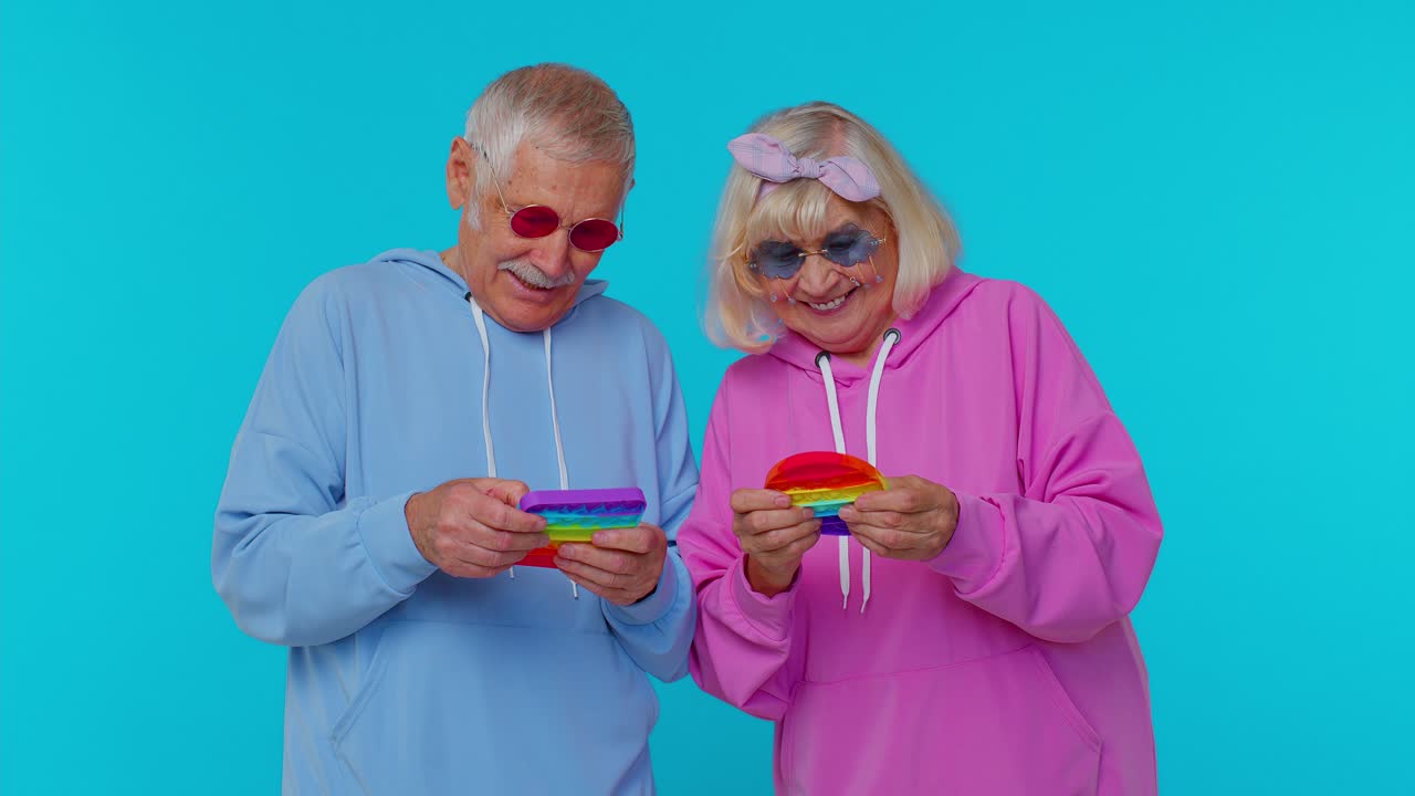 노인 행복 할머니 할아버지는 압축하는 스트레스 방지 푸시 팝 대중적인 장난감 게임을