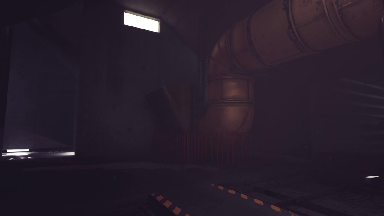 Corridoio in penombra con accenti industriali all'interno di una struttura scarsamente illuminata