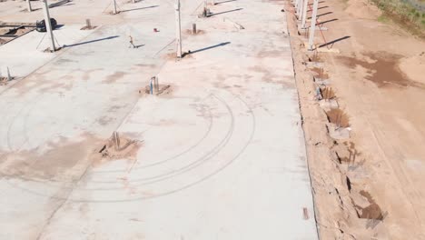 Construction-of-a-hall,-poured-concrete-floor-and-standing-columns