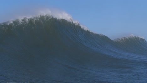 empty big wave nazaré 9