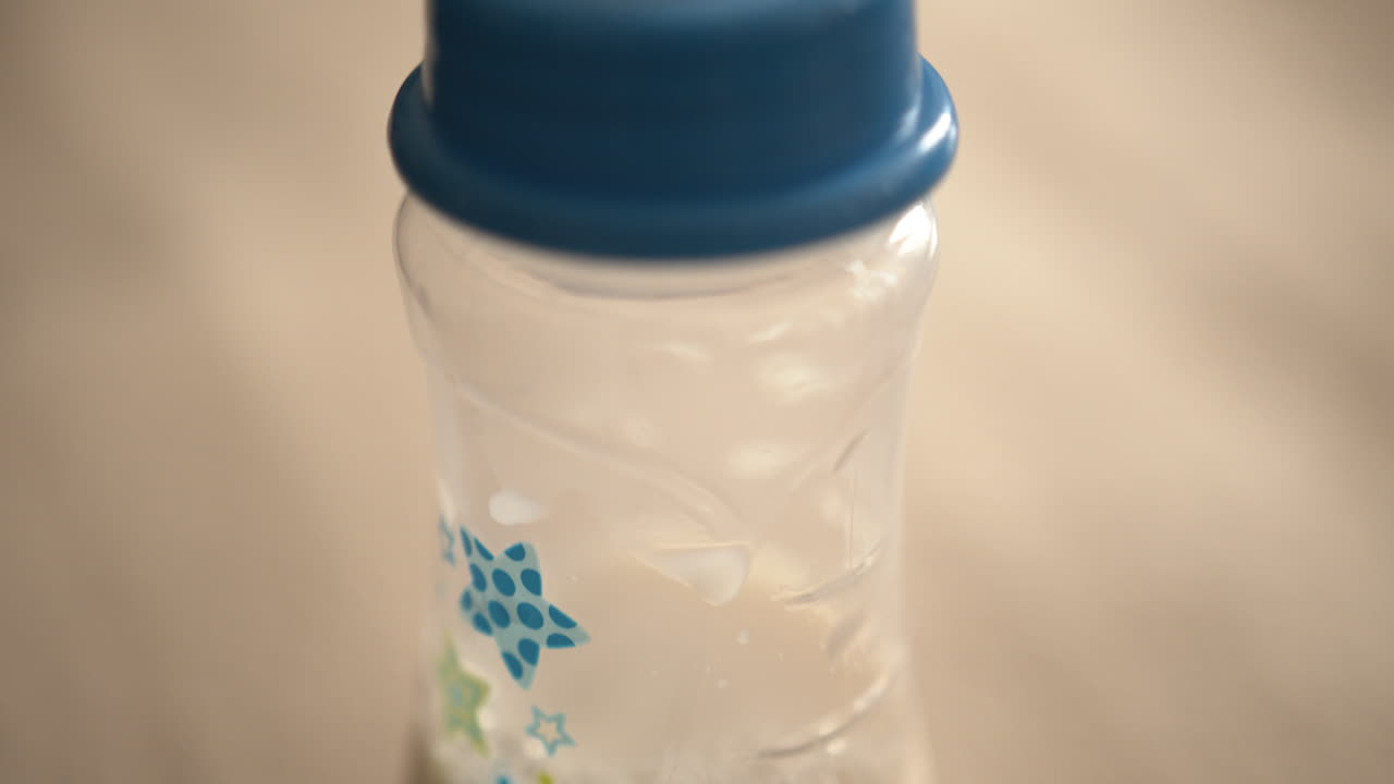 극단적인 우유 젖병의 클로즈업