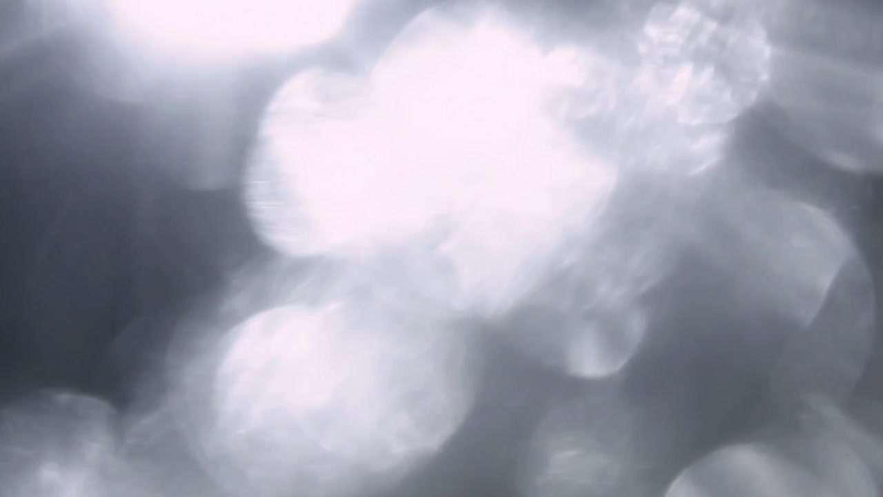 Effetti di luce bianchi astratti e sovrapposizioni bokeh su sfondo nero