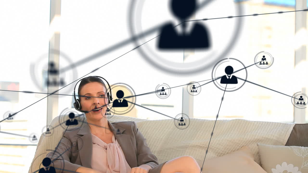 conectores en movimiento y datos digitales sobre una mujer trabajando