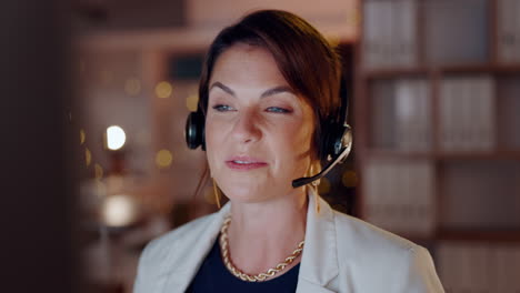 crm, póngase en contacto con nosotros o mujer recepcionista en llamada