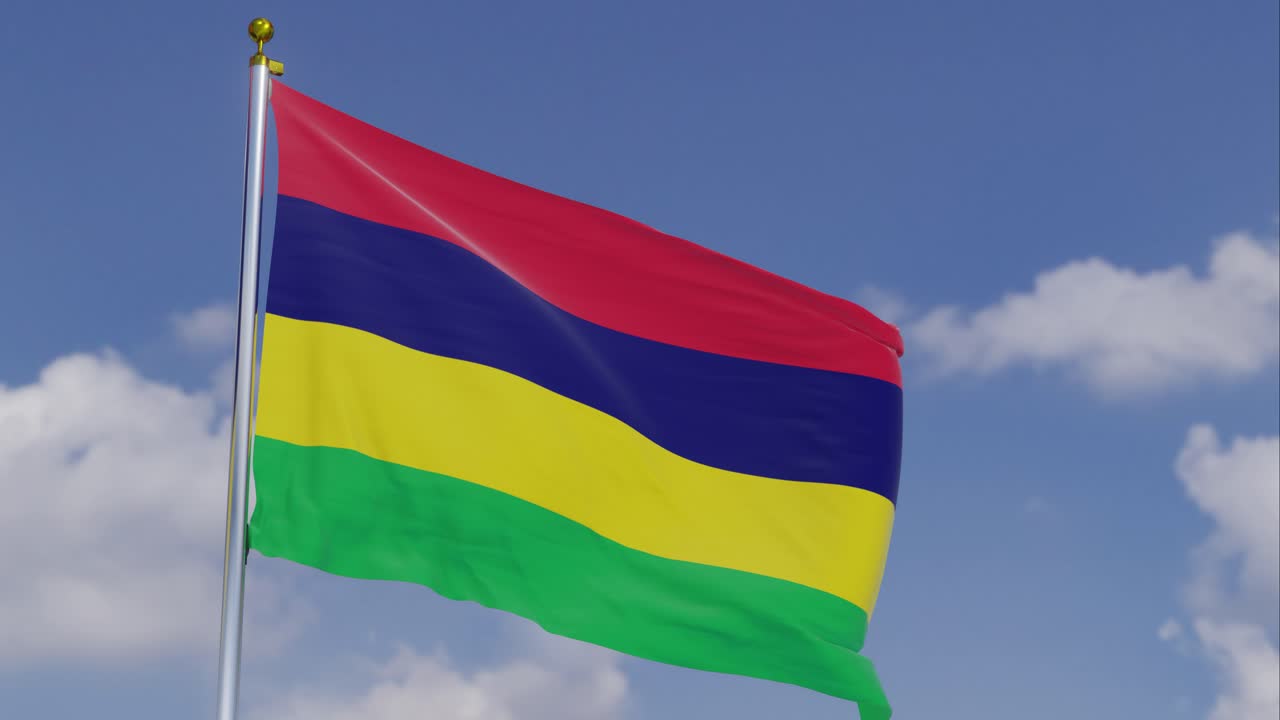 bandera de mauricio moviéndose en el viento con un cielo azul claro en el fondo, nubes moviéndose lentamente, asta de la bandera, cámara lenta