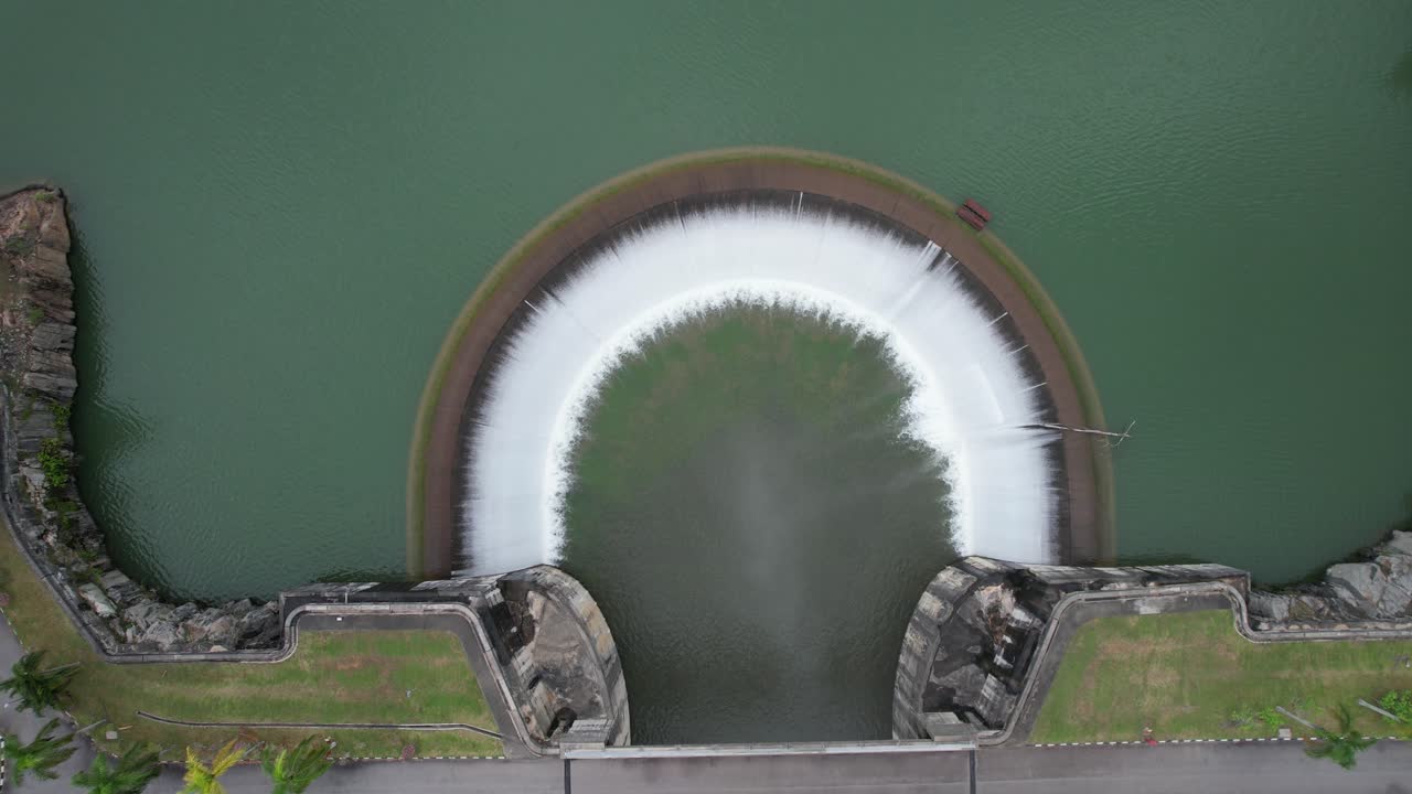 Cinematic aerial footage of Sungai Selangor Dam in Malaysia. Captured in 4K resolution, this footage highlights the dam's impressive engineering and natural beauty.