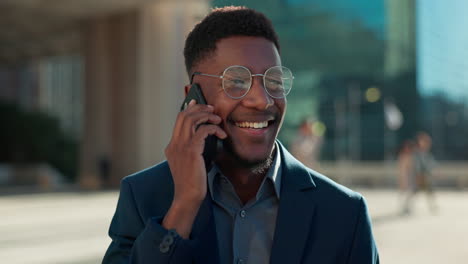 Business-deal,-smile-or-black-man-on-a-phone-call