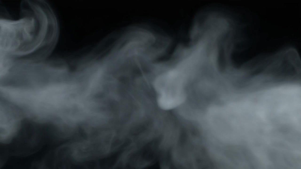 Fumo bianco su uno sfondo nero