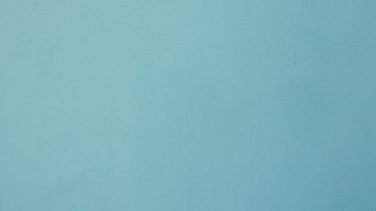 mano de mujer, cuenta atrás con el dedo matemático