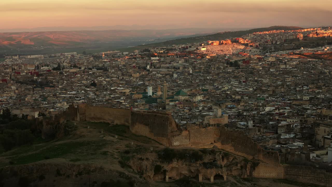 medina en fes al atardecer, marruecos, el lapso de tiempo