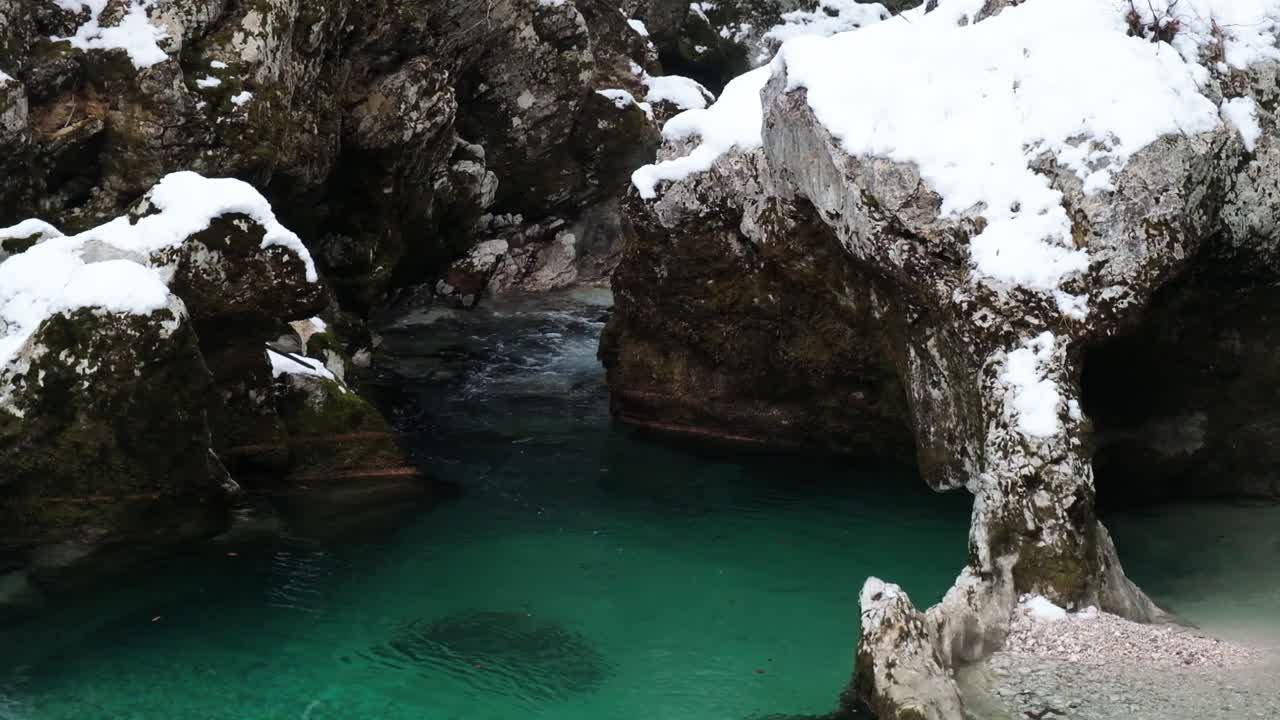 hermoso día de invierno en bohinj y el parque nacional triglav