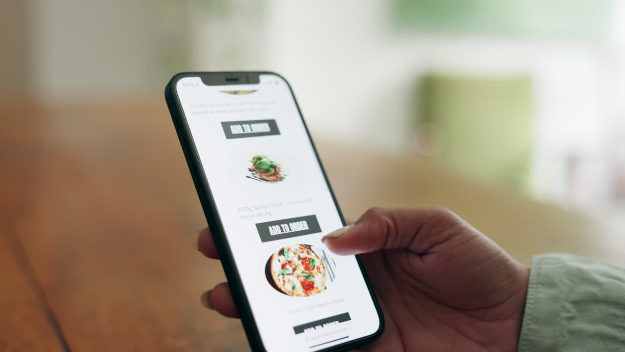 aplicación de comida, búsqueda por teléfono y manos en internet
