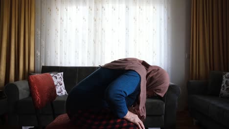 4k resolution senior muslim woman praying at home