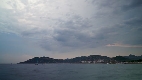 Timelapse-De-Deportes-Acuáticos-En-La-Riviera-Francesa