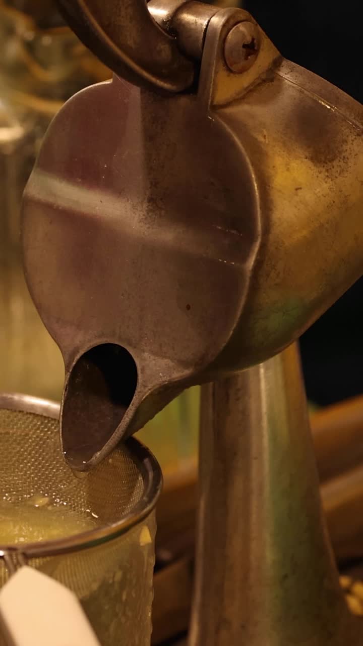 expresión secuencial de cal en un recipiente de vidrio