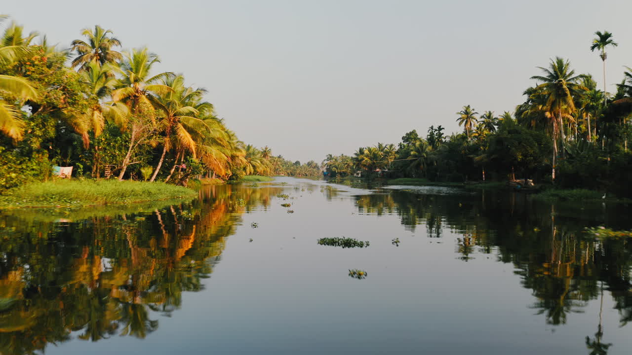 Paesaggio dei canali delle Backwaters del Kerala