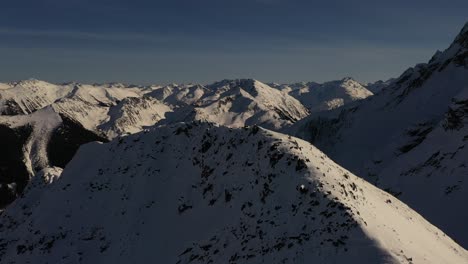 Increíble-Vista-Aérea-De-La-Cumbre-Del-Monte