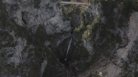 Puente-Marienbrucke-De-Neuschwanstein---Cascada-|-4k-|-Dji-Mavic-2-Pro-D-log---Perfecto-Para-Gradación-De-Color