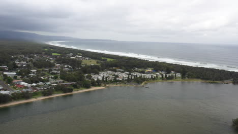 Luftdrohnenaufnahme-Von-Shoalhaven-Heads-An-Einem-Stürmischen-Tag,-New-South-Wales,-Australien