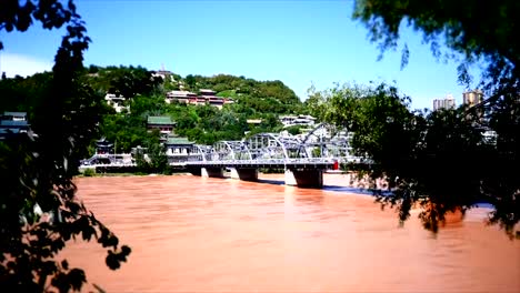 Zeitrafferaufnahme-Der-Ersten-Metallbrücke-Des-Chinesischen-Jangtse