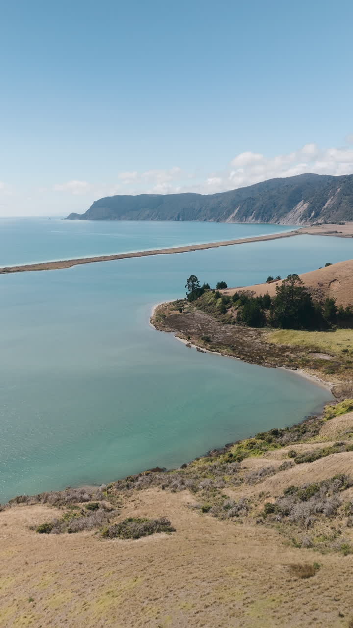 Paesaggio di baia costiera