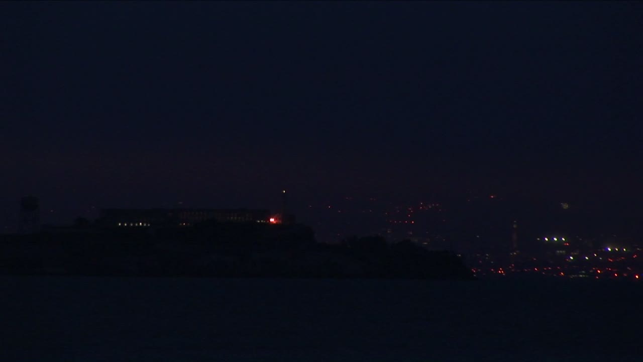 외투의 불빛이 번쩍이는 샌프란시스코의 야경