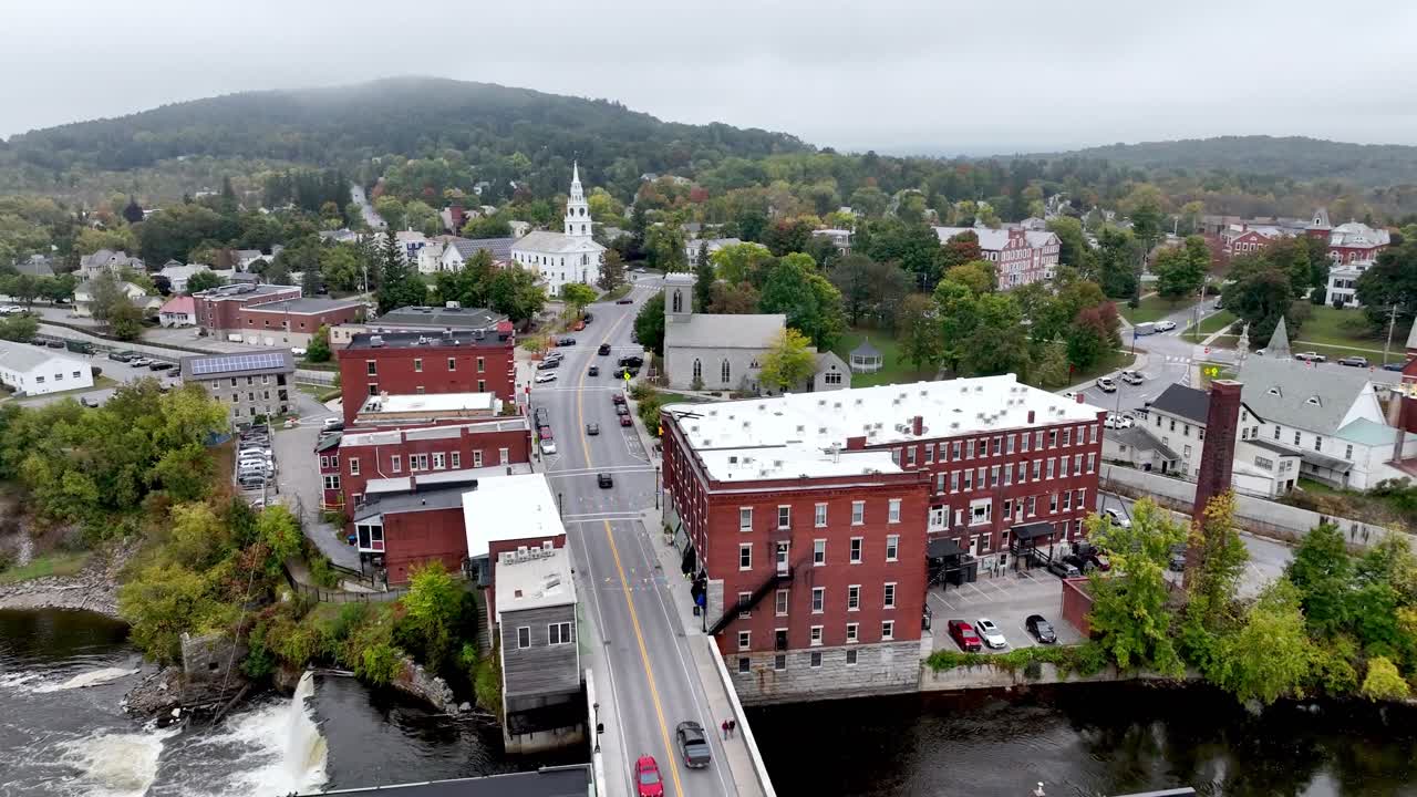 Sorvolo aereo del villaggio di Middlebury, Vermont.