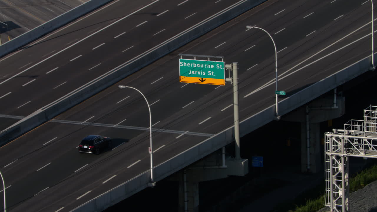 가디너 에스피 고속도로의 영화 속속 촬영, 낮의 텔레렌스 촬영, 토론토, 캐나다