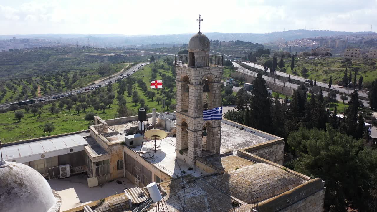 엘리야스 수도원과 예루살렘을 배경으로, 공중에서 볼 수 있습니다.