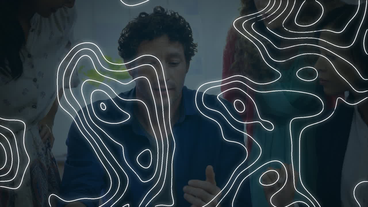 animación del mapa de la línea sobre la gente de negocios que habla