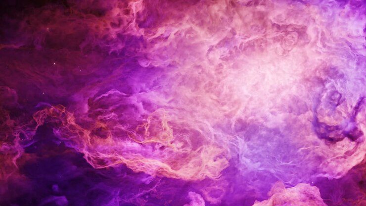 Bovenaards mooi fantasiewolkenlandschap van paarse en oranje dromerige tinten, tegenlichtverlichting van een fel schijnende zon en een sterrenhemel timelapse