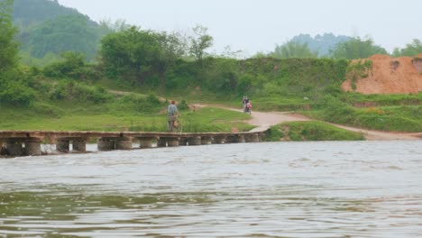 :-Luftaufnahme-Eines-Wohngebiets-In-Bac-Son,-Einem-Kleinen-Bezirk-In-Lang-Son,-Vietnam,-In-Dem-Die-Ortsansässigen-Hauptsächlich-In-Der-Landwirtschaft-Tätig-Sind