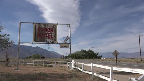 An-abandoned-or-rundown-old-Ranch-motel-along-a-rural-road-in-America-1