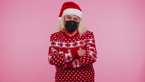 Senior-Christmas-grandmother-wearing-face-mask-ppe-to-safe-from-coronavirus-on-lockdown-quarantine