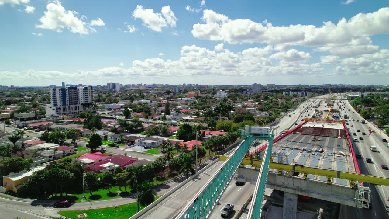 다리 건설의 진보를 드러내는 플로리다, 마이애미, 미국