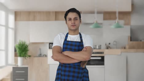 retrato de un cocinero indio confiado