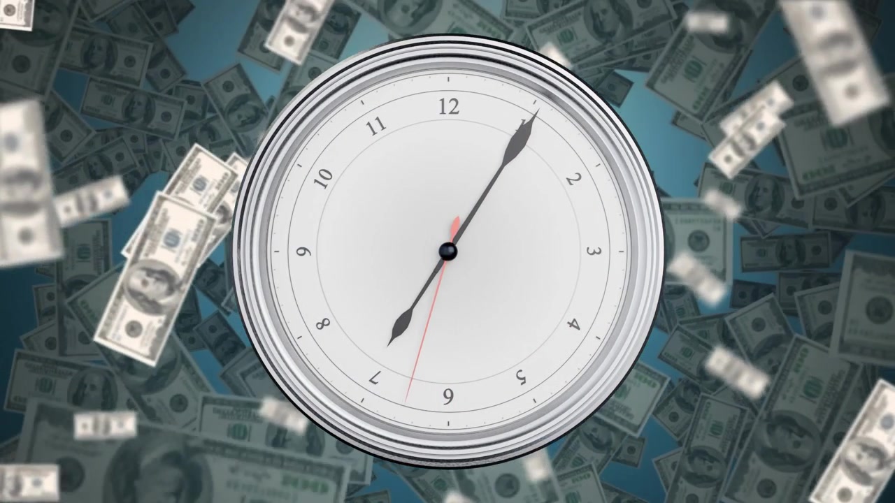 Al inicio de la animación, un reloj mueve sus manecillas mientras billetes de USD caen y se arremolinan, mostrando el valor del tiempo.