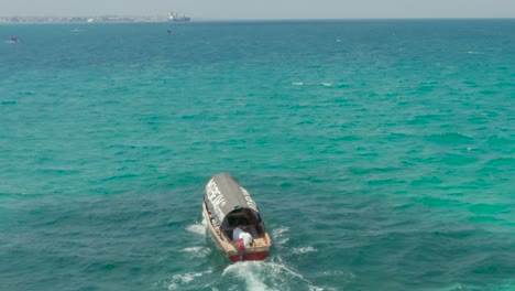 barco se dirigió hacia zanzíbar hd recortada