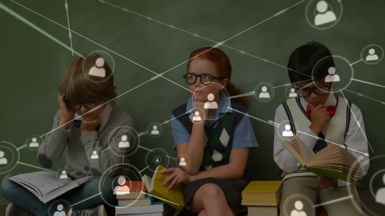 Animation af børn i et klasseværelse med databehandling i baggrunden.