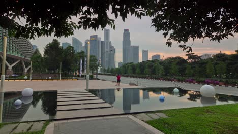 sunset sky singapore famous esplanade fountain walking panorama 4k time lapse