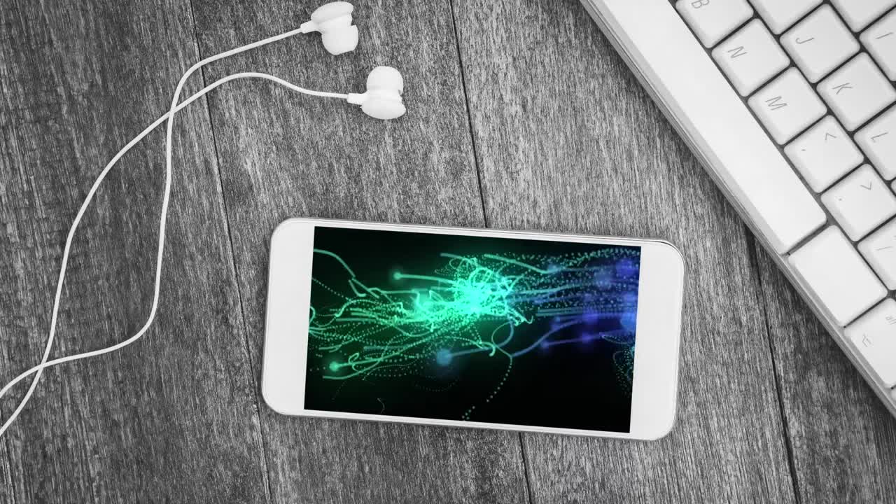 анимация смартфона с световыми следами на экране и наушниками на столе.