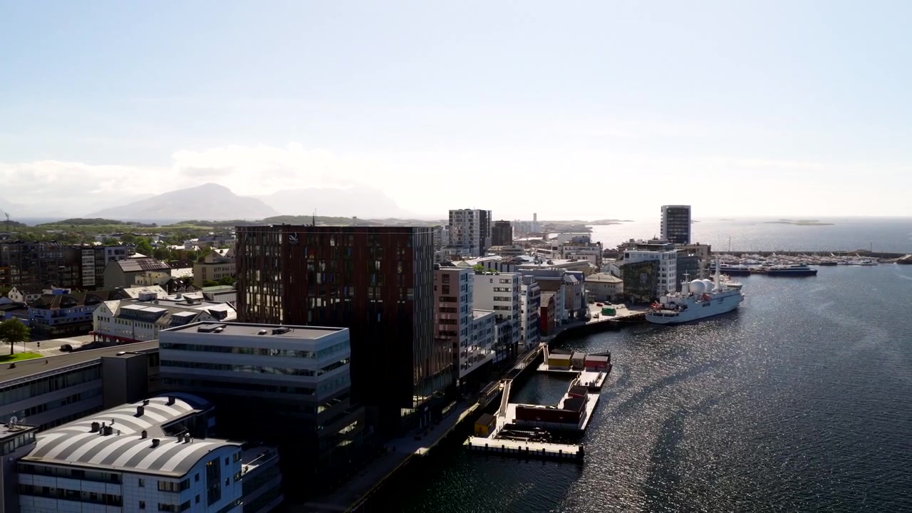 Progetto di riqualificazione urbana lungo la passeggiata sul lungomare di Bodø nel porto, vista aerea