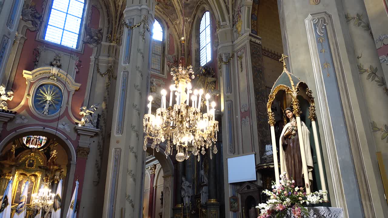 Záběr katolické katedrály. Lvov, Ukrajina.